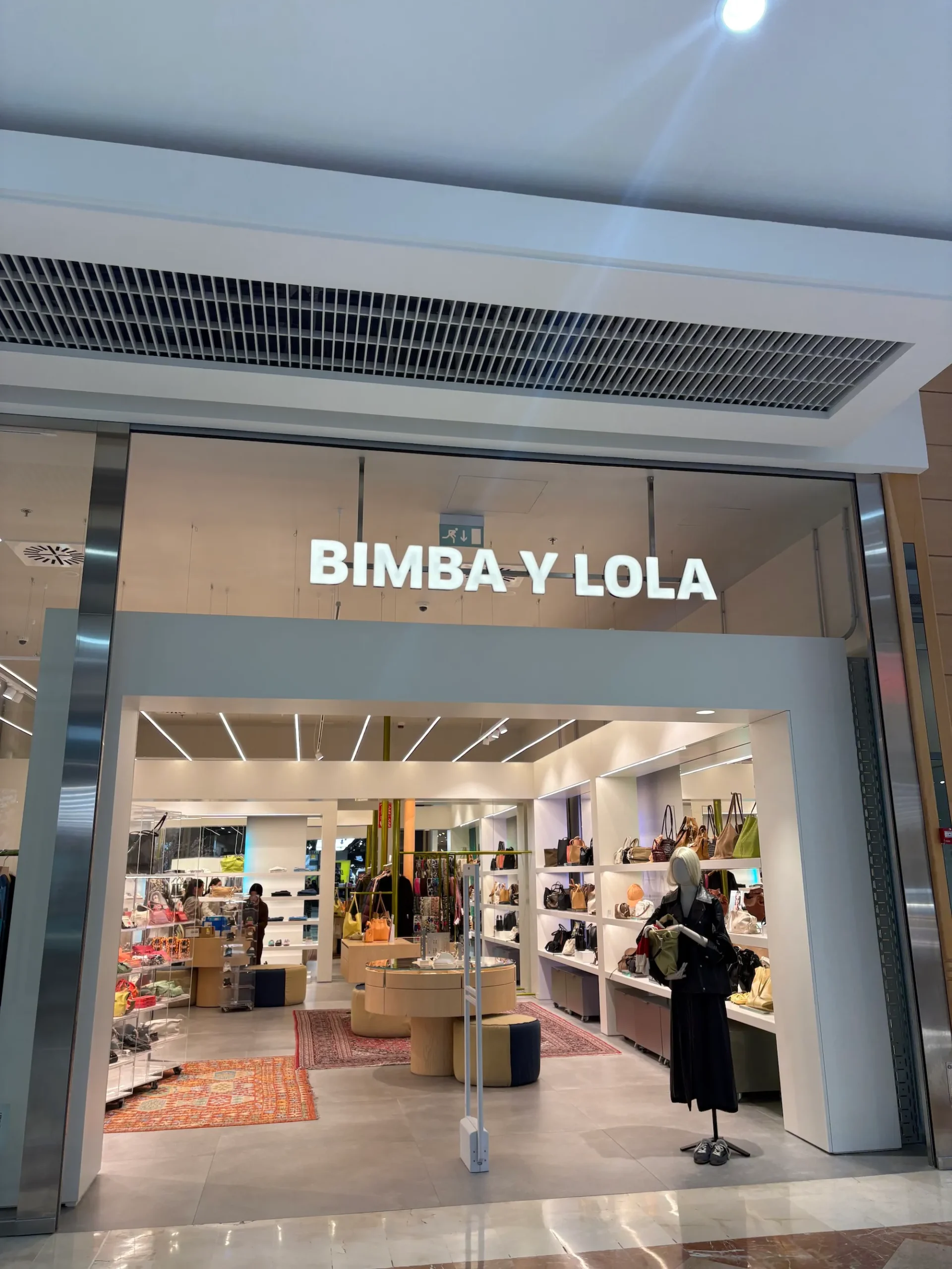 BIMBA Y LOLA - Foto del local